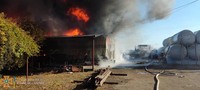 Одеська область: рятувальники ліквідували пожежу в ангарі та не допустили розповсюдження вогню на поруч розташовані будівлі
