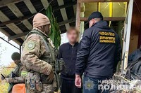 Збували наркотики та психотропи у Чернівцях – оперативники викрили групу наркоторговців