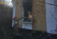 Лубенський район: ліквідовано пожежу у занедбаній будівлі