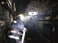 Голопристанські рятувальники ліквідували пожежу у приватному домоволодінні