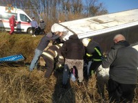 Харківська область: рятувальники деблокували з понівеченого у ДТП автобусу водія