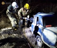 Нововоронцовські рятувальники деблокували водія з пошкодженої в аварії автівки