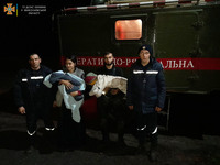 Миколаївська область: рятувальники надали допомогу родині, автомобіль яких застряг у багнюці на польовій дорозі