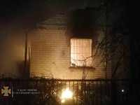Василівський район: рятувальники ліквідували пожежу на території дачного кооперативу