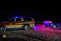Рятувальники Донеччини п’ять разів витягали автомобілі зі снігових заметів