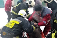 М. Добропілля: рятувальники вилучили чоловіка з ями завглибшки 2 метри