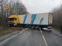 Поблизу смт Стара Вижівка рятувальники надали допомогу водію вантажівки