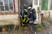 Дніпровський район: вогнеборці вивели чоловіка із задимленого помешкання