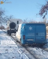 Одеська область: рятувальники вилучили мікроавтобус зі слизької ділянки дороги