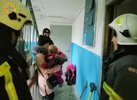 Рятувальники Херсонщини двічі за добу допомогли відчинити двері до помешкання, де перебували малолітні діти