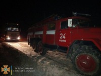 Одеська область: рятувальники надали допомогу вантажному автомобілю, який не зміг подолати відрізок дороги на підйомі