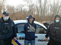 Поліцейські охорони Запорізької області затримали громадянина з наркотичною речовиною