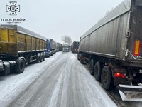 Рятувальники Одещини врегульовують складну ситуацію на автошляхах області