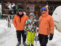 Стрийський район: рятувальники знайшли підлітка, який катаючись на лижах заблукав у горах
