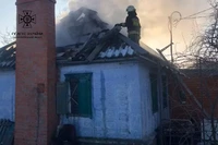 Дніпровський район: вогнеборці ліквідували загорання у приватному будинку