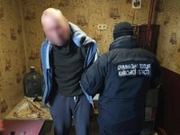 Погрожував зброєю та зґвалтував: поліція Київщини затримала зловмисника
