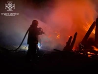 На Сумщині вогнеборці двічі приборкували пожежі господарчих споруд