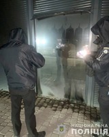 Підпалили на замовлення торгівельну ятку у Первомайську – поліцейські затримали членів угруповання
