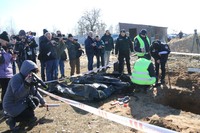Масове захоронення в Бородянці: поліцейські Київщини виявили тіла трьох вбитих окупантами мирних жителів