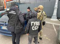 На Одещині правоохоронці затримали зловмисника, який хотів виманити у сім’ї загиблого героя 10 тисяч доларів США