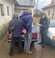 Поліцейські Сваляви припинили злочинну діяльність місцевого наркоторговця: затриманого помістили до ізолятора тимчасового тримання