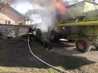 Рятувальники ліквідували пожежу комбайна в Галицькій ТГ