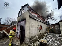 Миколаївська область: рятувальники ліквідували пожежу гаража на території приватного домоволодіння