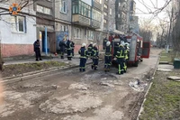 М. Кам’янське: під час пожежі у квартирі вогнеборці врятували чоловіка