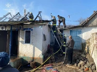 На Краснопільщині вогнеборці ліквідували загоряння житлового будинку