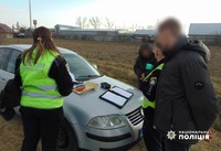 Буковинські поліцейські затримали підозрюваного у розповсюдженні наркотиків на території області