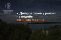 Дніпровський район: рятувальники вилучили з води чоловіка без ознак життя