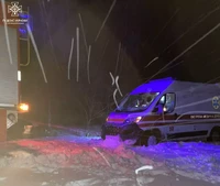 Чернівецька область: рятувальники під час негоди надали допомогу працівникам швидкої