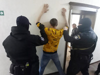 Поліцейські Чернігівщини оперативно затримали розбійника, який напав на жінку та заволодів коштами у сумі близько мільйона гривень