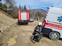 На Стрийщині рятувальники відбуксирували автомобіль швидкої допомоги