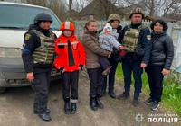 «Я трималася до останнього…» - зізнається жителька Оріхова Наталя, яку поліцейські разом з двома дітьми вивезли з-під обстрілів