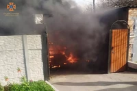 Дніпровський район: надзвичайники ліквідували пожежу на території приватного домоволодіння