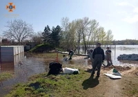 На Кіровоградщині рятувальники надають допомогу населенню у громадах, які постраждали від підтоплення