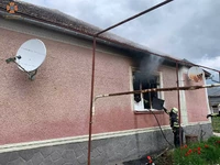 Вогнеборці Мукачева врятували від знищення житловий будинок
