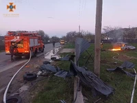 В місті Косів рятувальники ліквідували пожежу автомобіля, яка виникла внаслідок ДТП