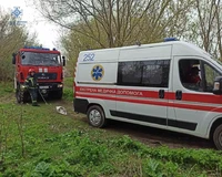 Бердичівський район: рятувальники вивільнили “швидку” з узбіччя