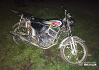 На Буковині слідчі поліції  розслідують ДТП, в якій травмувався мотоцикліст
