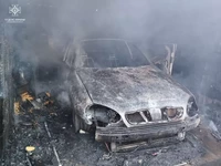 Миколаївська область: вогнеборці ліквідували пожежу гаража та автомобіля