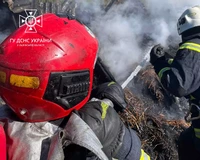 На Червоноградщині вогнеборці місцевої пожежної команди разом з професійними боролися з вогнем