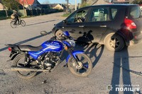У Шепетівці слідчі встановлюють обставини дорожньо-транспортної пригоди, в якій травмувався 19-річний мотоцикліст