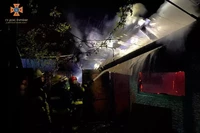 Дніпровські надзвичайники загасили пожежу на території приватного домоволодіння