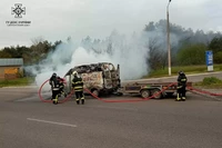 М. Кам’янське: вогнеборці ліквідували пожежу в вантажному мікроавтобусі