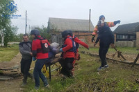 Чугуївський район: рятувальники дістали з-під завалів постраждалу від ворожого обстрілу жінку