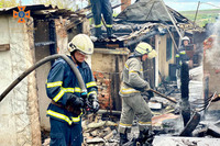 Рятувальники ліквідували масштабну пожежу на території приватного домоволодіння