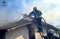 Заберіть у дітей сірники: за добу на Хмельниччині рятувальники ліквідували 2 пожежі через пустощі дітей з вогнем
