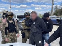Жорстоко катували, обливали пальним, вимагали гроші: Поліцейські Київщини затримали групу розбійників